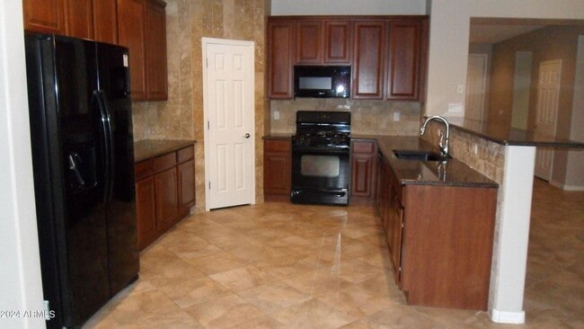 Foto del edificio - Large 3 Bed, All Appliances, Ready for Move In!