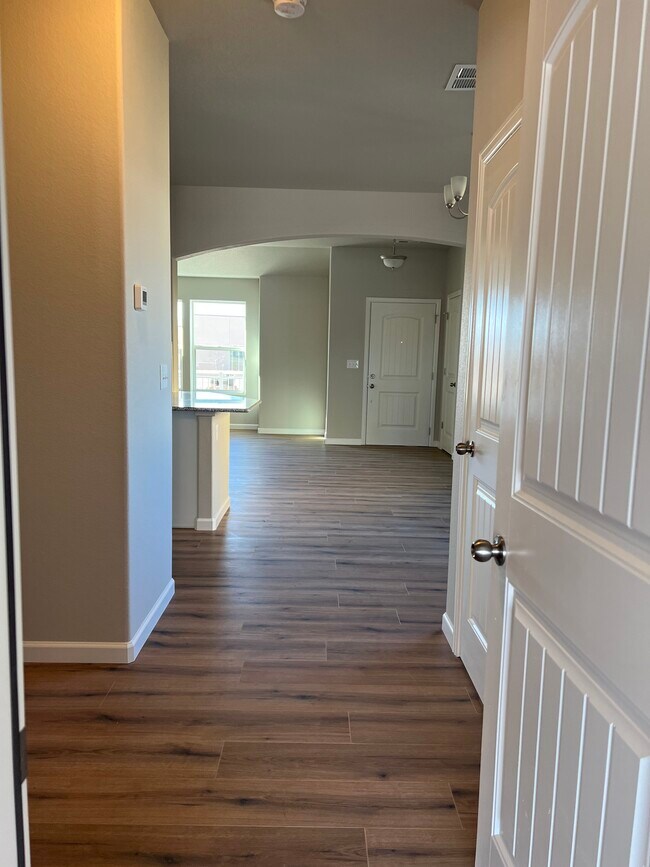 Building Photo - 1044 Petra Heights