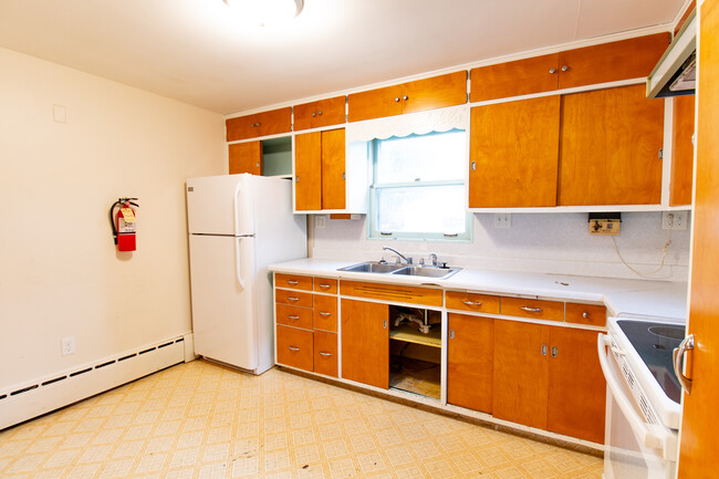 Kitchen - 1417 12th St N