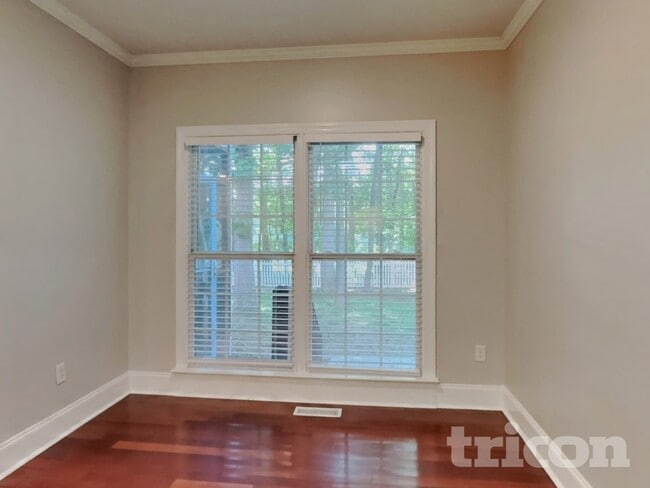 Foto del edificio - 1585 Deer Run Ct