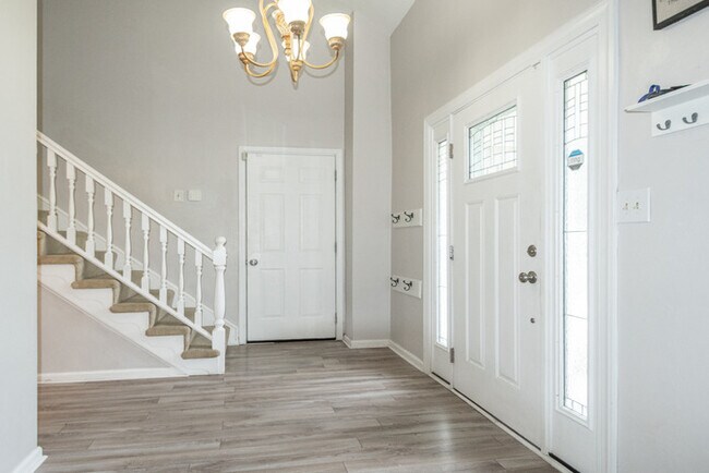 Foto del edificio - BEAUTIFUL HOME FOR RENT IN GLENWOOD AREA
