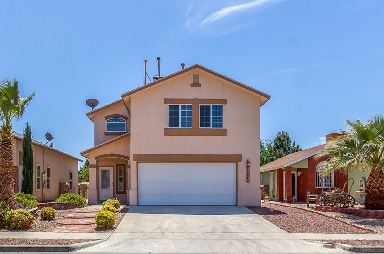 Primary Photo - Eastside Home for Rent! Prestigious 2 Stor...