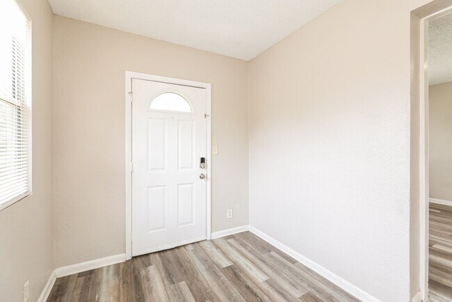 Foto del edificio - 5528 Vernon Rd