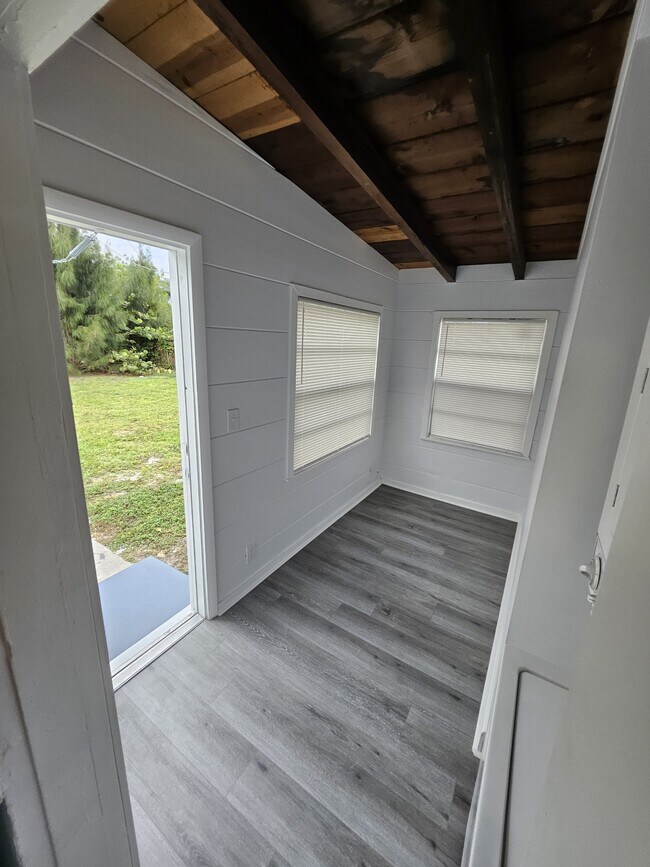 Foto del edificio - 2121 NW 28th St