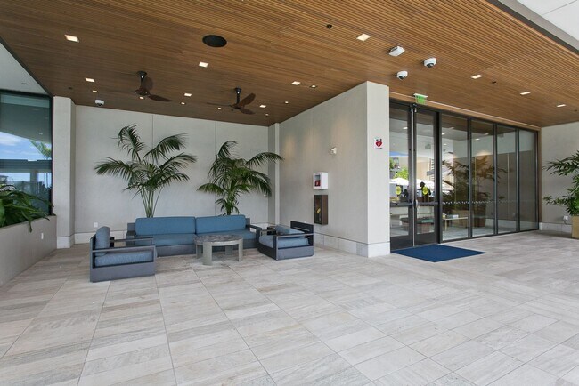 Building Photo - Highly Desirable STUDIO/1-Bath unit Long-T...