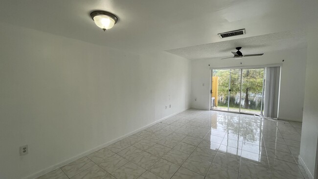 Building Photo - 3970 NW 90th Ave
