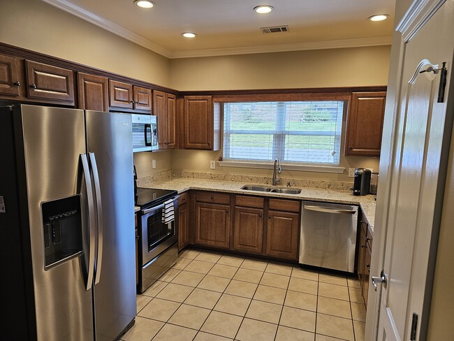 Kitchen - 200 Oxmoor Pl