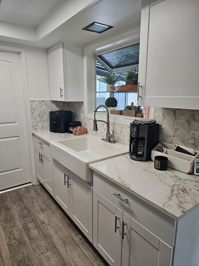 Foto del edificio - Beautifully Renovated 3 Bed/1 Bath Rambler in Lacey Available 6/01/26! Close to JBLM!!!