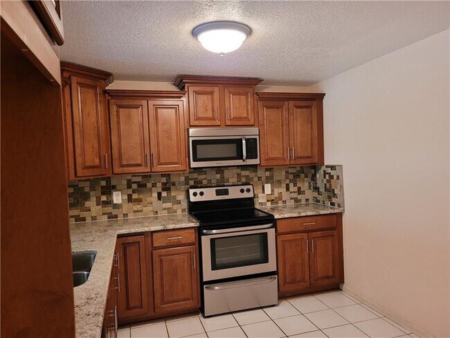 Foto del edificio - 2027 Coral Ridge Dr