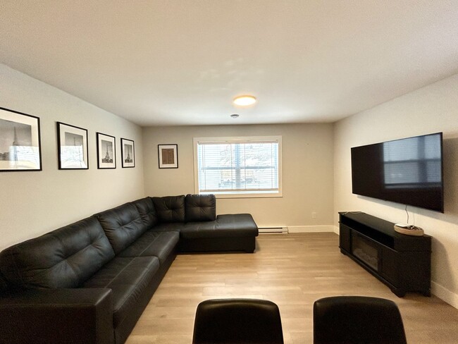 Building Photo - 46 Gallants St