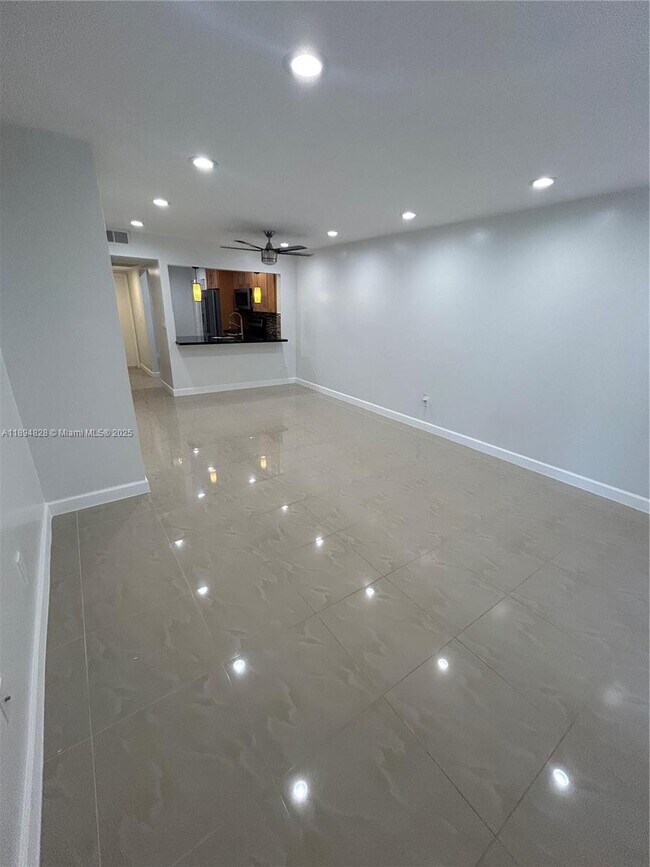 Foto del edificio - 20730 NE 8th Ct