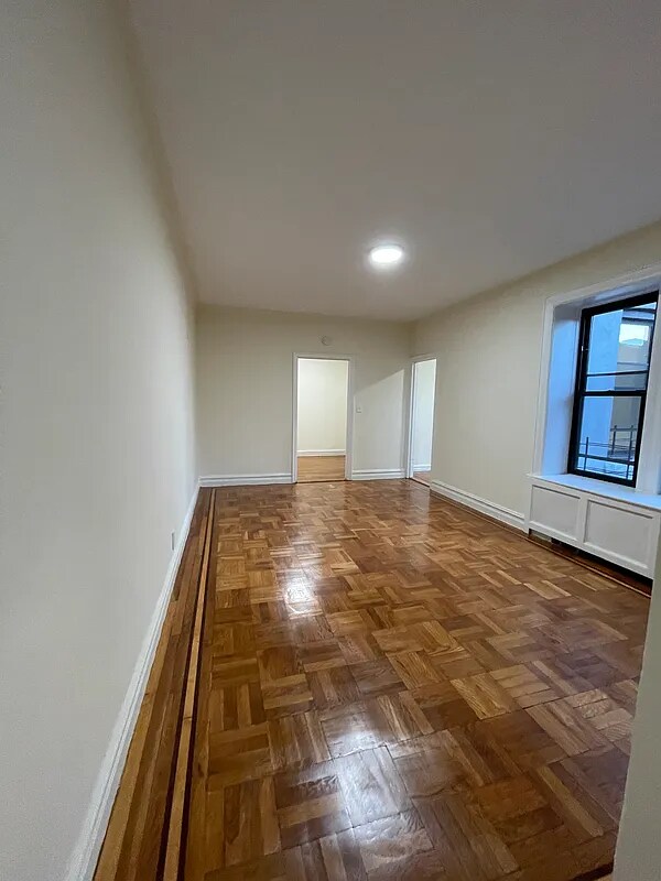 Foto principal - 37-47-47 61st St