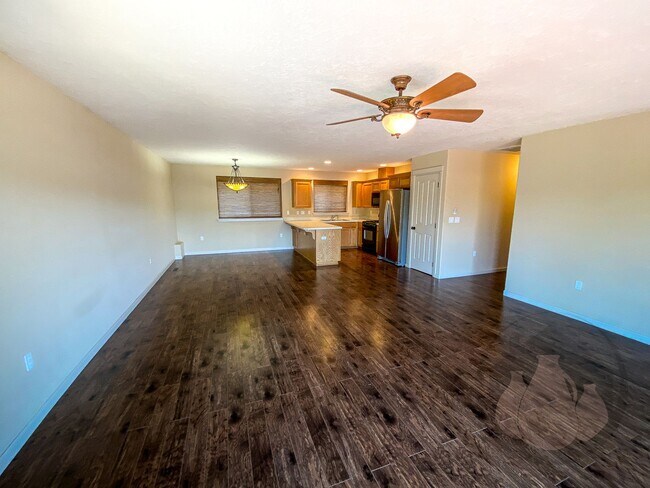 Building Photo - Gorgeous and Spacious South Salem Home