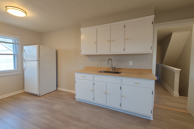 Kitchen - Angle 2 - 2398 Canby St