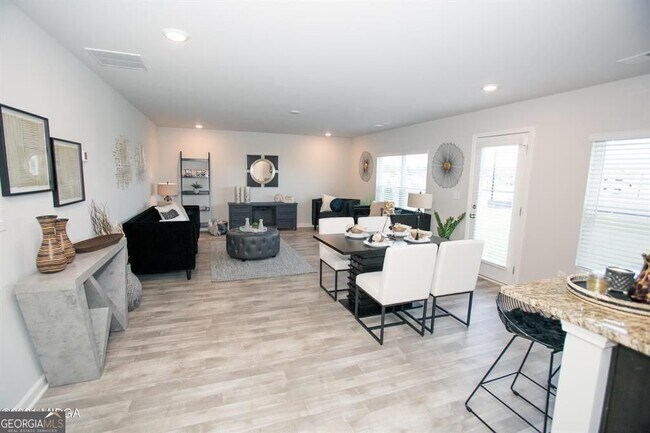 Foto del edificio - 178 Goodall Woods Dr