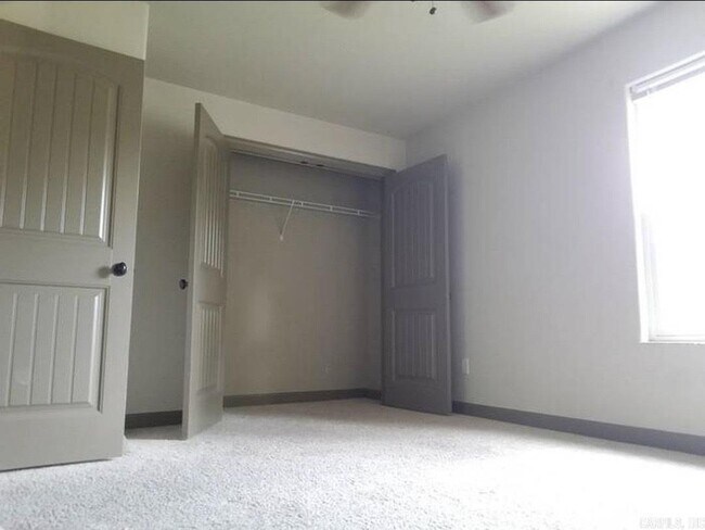 Building Photo - 1109 W Elm St