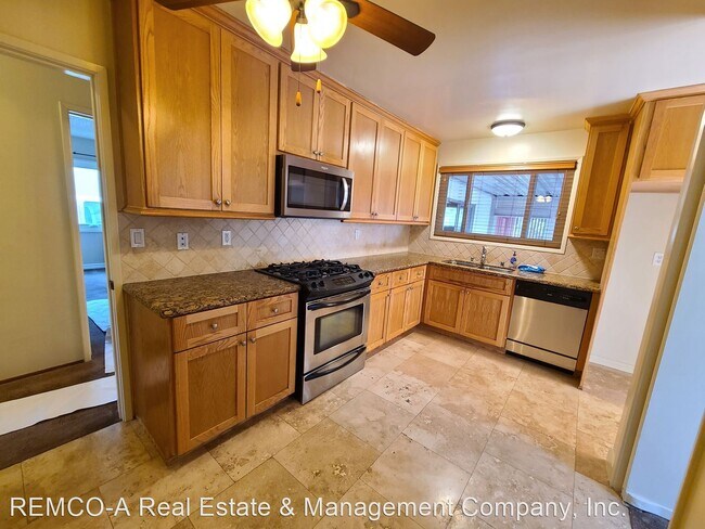 Building Photo - 3 br, 1.5 bath House - 4703 Paramount Blvd.