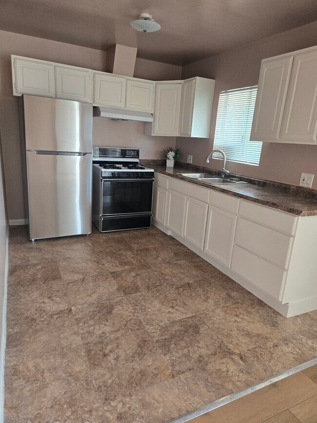 Foto del edificio - 5723 Hazeltine Ave