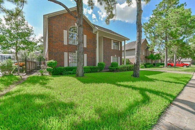 Foto del edificio - 15423 Evergreen Knoll Ln