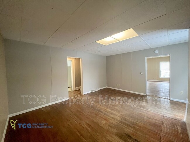 Building Photo - 639 Benton St