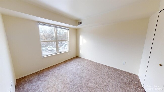 Building Photo - 2233 S Huron Pkwy