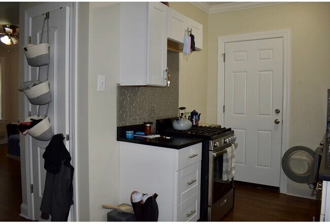 Foto del edificio - 3817 N Greenview Ave