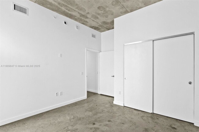 Foto del edificio - 151 SE 1st St