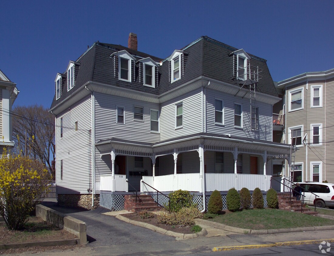 Primary Photo - 536 Bay St