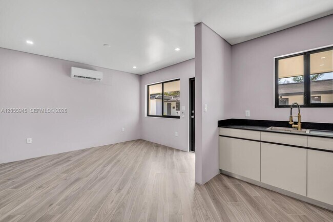 Foto del edificio - 8931 NE 2nd Ave