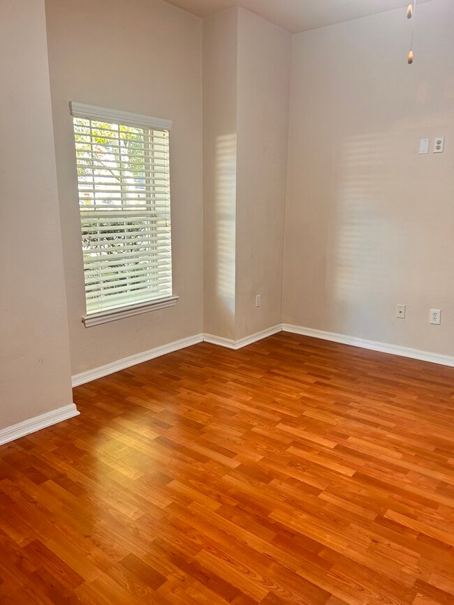 Foto del edificio - 250 SW 145th Dr