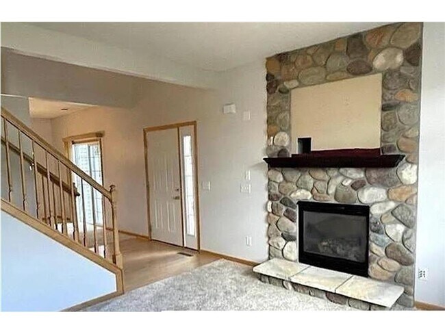 Foto del edificio - 6597 Olive Ln N