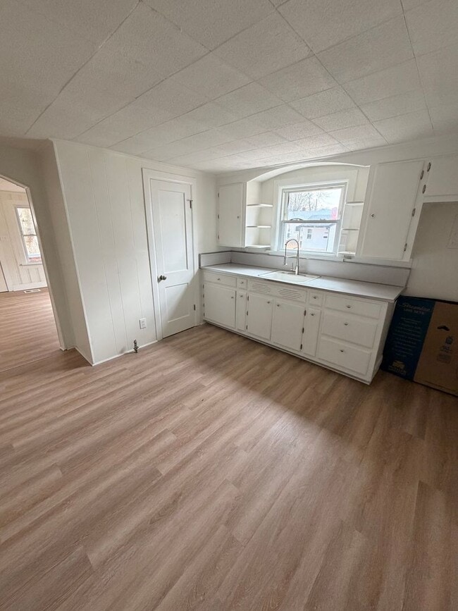 Building Photo - Beautiful Renovated 3 Br House!