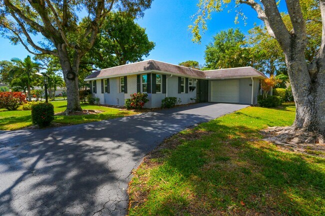 Building Photo - ***ANNUAL RENTAL*** 2BEDS/2BATHS***DOWNTOW...