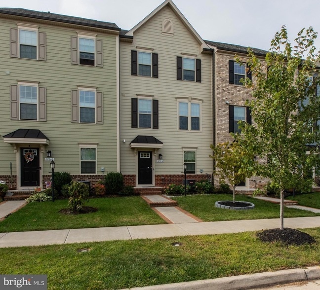 Building Photo - 18105 Red Cedar Rd
