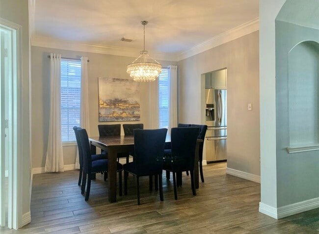 Building Photo - 10918 S Falls Terrace