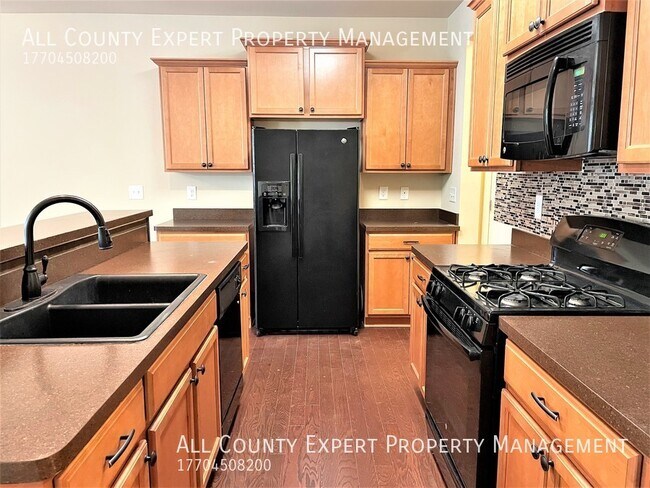 Building Photo - Wonderful 3 Bedroom Townhome