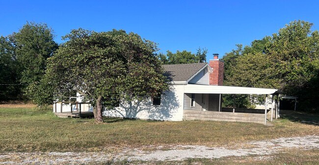 Foto del edificio - Unique 3 Bedroom Home South of Carl Junction