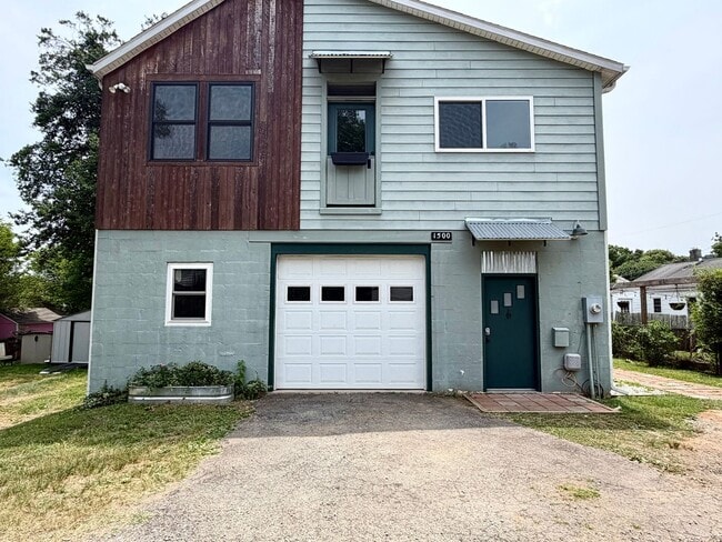 Building Photo - 1500 Meridian St