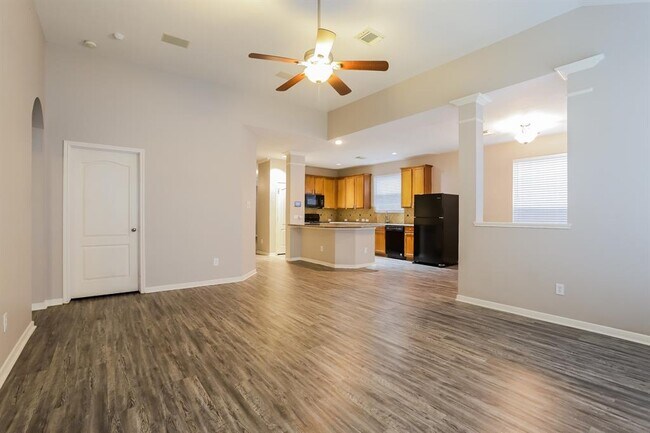 Building Photo - 15118 Sierra Ridge Dr