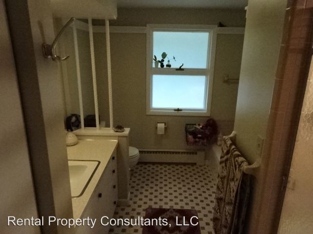 Building Photo - 3 br, 1.5 bath House - 2233 Cambridge Dr. SE