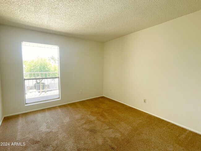 Building Photo - 11048 N 28th Dr