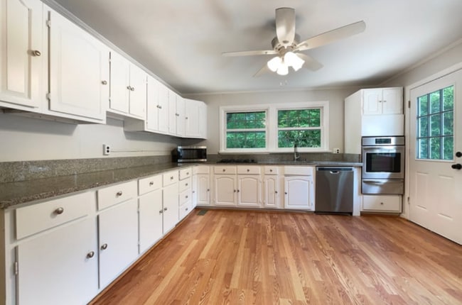 Building Photo - 3116 Burgundy Rd
