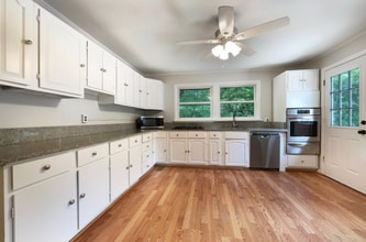 Building Photo - 3116 Burgundy Rd