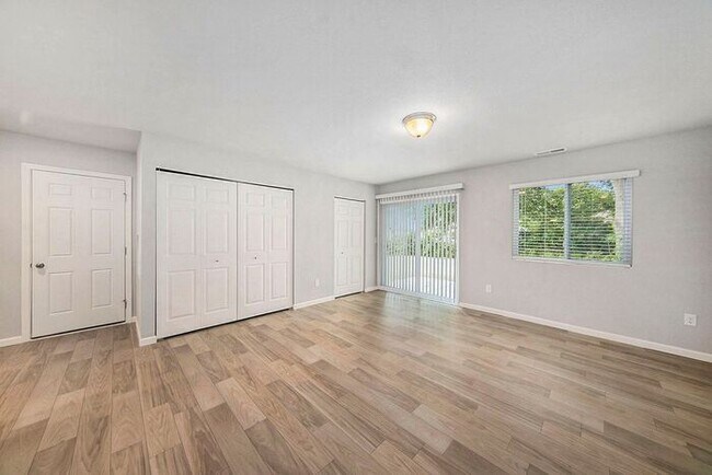 Foto del edificio - 438 Hidden Meadows Dr