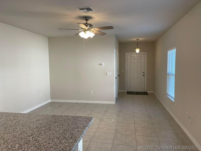 Building Photo - 3368 N Park Dr