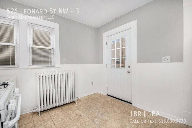 Foto del edificio - 526 Leonard St NW