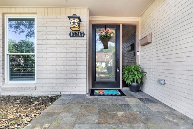 Building Photo - 10715 Cedar Creek Dr