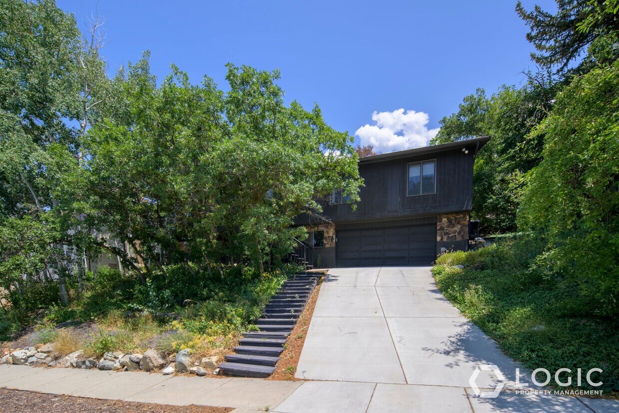 Foto principal - Beautiful Home in Prime Location!
