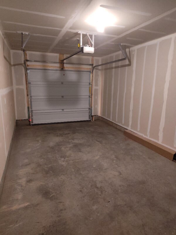 Foto del edificio - 409 Willowshire Ct