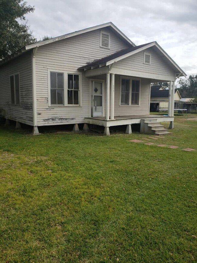 Building Photo - 135 Castille St